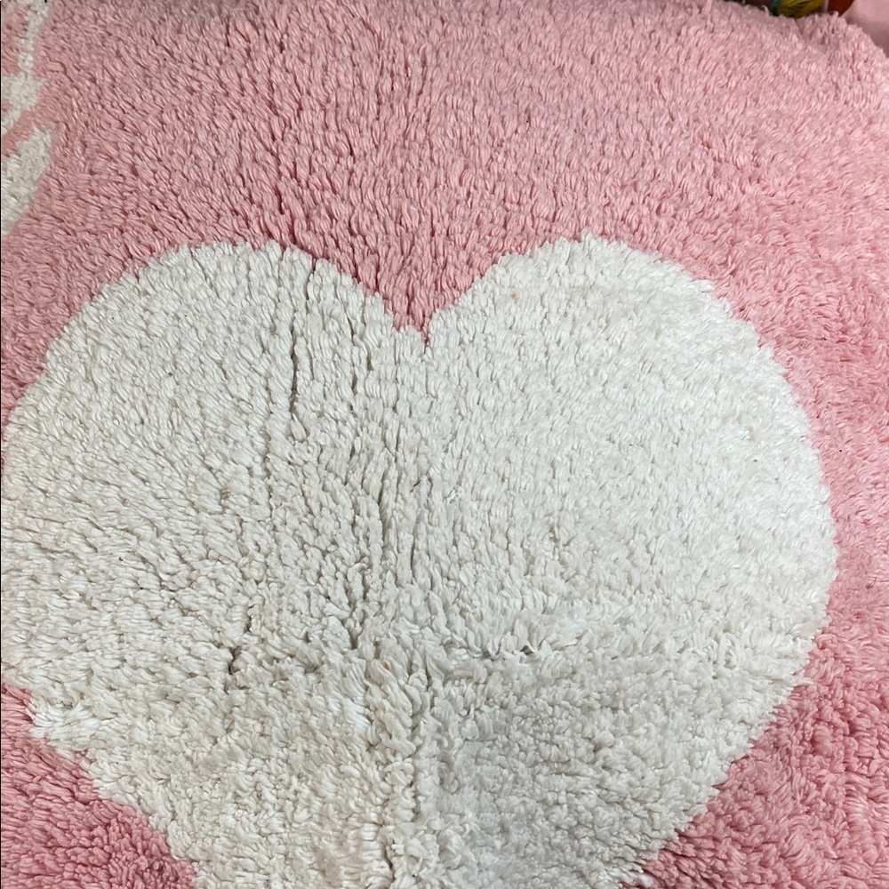 Urban Outfitters Queen Of Hearts Pink Heart Bath Mat New with Tags - Picture 4 of 5